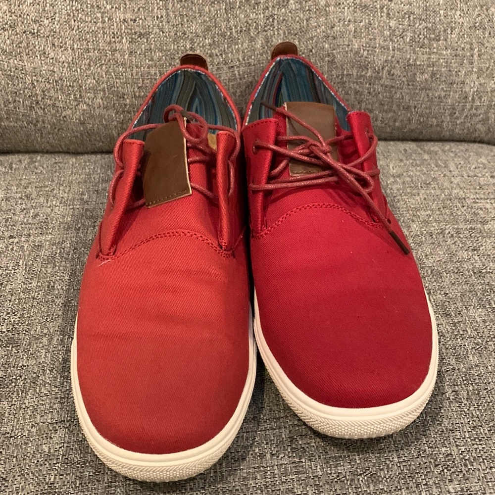 EUC Men’s Mountain Creek Sneakers